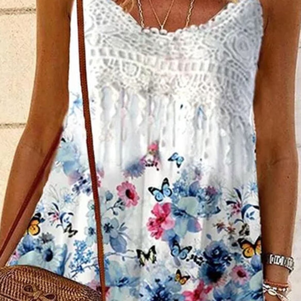 HP💝Lovely floral and crochet sleeveless blous…
